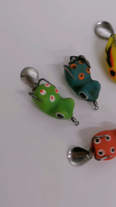 Umpan Katak dengan Bilah Berkilat Little Frog Lure Bait with Sequins Mini Frog Double Hook Fake Bait