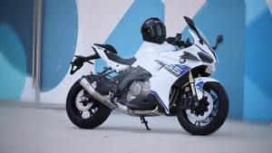 2025MXNRTE หมวกกันน็อคมอเตอร์ไซค์แบบเต็มหน้า ปลอดภัยทุกฤดู สำหรับคู่รัก แข่งรถออฟโรด ปกป้องเต็มรูปแบบพร้อมปีกท้าย