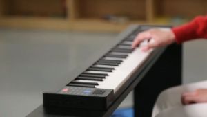 เปียโนไฟฟ้า อัจฉริยะ เปียโนอิเล็กทรอนิกส์ Piano Keyboard Midi 61Keys มีบลูทูธ คีย์เสียงดี มีแบตในตัว