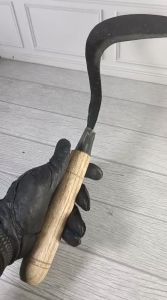 Perkakas Kebun Baja Per Sepuh Khas ARIT: Alat Pembersih Kebun Multi Fungsi