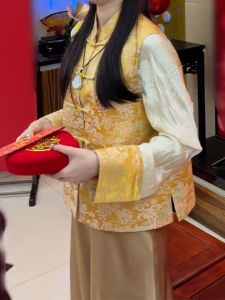 New Year Chinese Style Shirt Jacket Set Womens Fashionable Gold Vest Outerwear Autumn Winter Two-Piece Suit Straight Cut