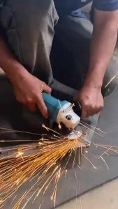 Makita GA4030 Corded Angle Grinder 100MM (4") 720W (Slide Switch)
