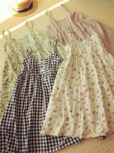 ชุดเดรสผ้าฝ้ายไม่มีแขนสไตล์ญี่ปุ่นใหม่พิมพ์หวานกระโปรงสาว Mori รอบเอวสูงเสื้อสั้นสําหรับผู้หญิงอายุ 18-24 ปี