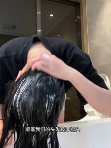 Shampoo brush made of silicone straw scalp massage brush anti-itch brush shampooing and massage comb