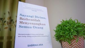 Buku Self Improvement Sayangi Dirimu Berhentilah Menyenangkan Semua Orang / CV SOLUSI DISTRIBUSI - CS
