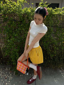 กางเกงขาสั้นทรงหลวมสไตล์อเมริกันย้อนยุคสำหรับผู้หญิง กางเกงขาสั้นลายทางสีเหลืองส้มสำหรับฤดูร้อน กางเกงขายาวทรงตรงเอวสูง ทรงหลวม กางเกงขายาวลำลอง