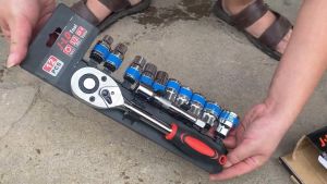 {\n    \"article\": \" JLD Kunci Shock & Alat Bengkel Motor Lengkap