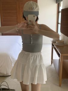 กระโปรงสั้นทรงเอเอวสูงผ้าลินินผสมลินินและผ้าฝ้ายสีขาว ทรงเข้ารูปสำหรับผู้หญิง ฤดูร้อน 2025