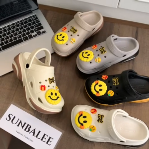 NEW🍒 รองเท้าหัวโตแฟชั่น สีทูโทน+แถมตัวติด รองเท้าแบบสวมเสริมส้น 7ซม. พื้นนิ่ม น้ำหนักเบา ใส่สบาย🍒SUNTP39