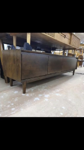 Flexidesignx DAXTON Solid Wood Living Room TV Console 4 Doors Fits 75 Inch TV Walnut Tv Cabinet