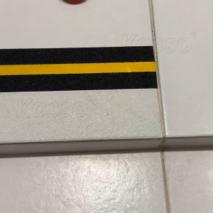 3D KOSSO  5 ซม. เทปกันลื่น พีวีซี PVC สำหรับติดพื้น ติดกันลื่น ติดบันได ภายนอก ภายใน Anti slip tape เทปแปะบันได เทปเตือน เทปกาวกันลื่น K001 FHA