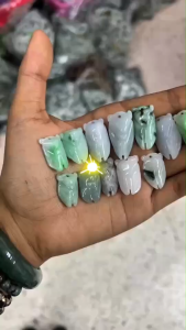 จี้แกะสลักจั๊กจั่นหยกเจไดต์ ส่งเสริมการฟื้นฟูและการเริ่มต้นใหม่