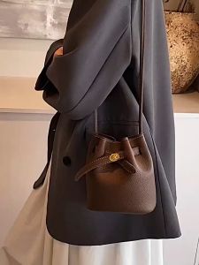 Lychee pattern bucket bag Pull with lock core shoulder bag mini crossbody bag casual all-in-one handbag