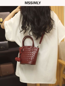 Red Bucket Bag Womens Fashionable Handwoven Handbag Small Luxury Autumn Winter Crossbody Bag Market Basket Casual Style