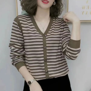 Loose Fit Striped V-Neck T-Shirt Elastic Cotton Long Sleeve Casual Style Fashionable Momwear Autumn Collection for Middle-Aged Women