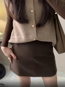 กระโปรงสั้นทรงเอเอวสูงสีหนังสือปิ๊งสำหรับผู้หญิง ฤดูใบไม้ร่วง/ฤดูหนาว สไตล์เกาหลี กระโปรงทรงเอสีน้ำตาล กระโปรงทรงเอสั้น