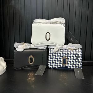 [CHUẨN HÃNG] Túi nữ đeo chéo nắp lượn màu sắc trẻ trung hiện đại (Size 20)