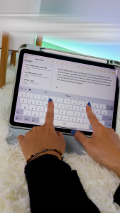 UGREEN คีย์บอร์ดไร้สาย เชื่อมต่อได้ 2 โหมด Bluetooth และ USB 2.4GHz ใช้งานได้กับ macOS และ Windows รุ่น K551