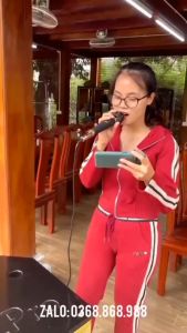 Micro karaoke đa năng V12 phù hợp cho các loa âm li mixer sound card có hỗ trợ cổng mic 6.5 và 3.5