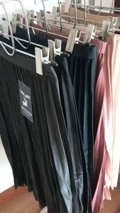 Zenmoya(526) Pleaty skirts กระโปรงยาวพลีทอัดสีพื้นจีบทรงสวย เอวสูง ขอบเอวเรียบ กระโปรงพลีท ผ้ามันเงา