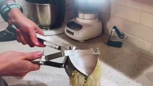 LMETJMA Potato Ricer Stainless Steel Potato Masher Heavy Duty Potato Ricer Masher For Baby Food Fruit Vegetable Juicer KC0154