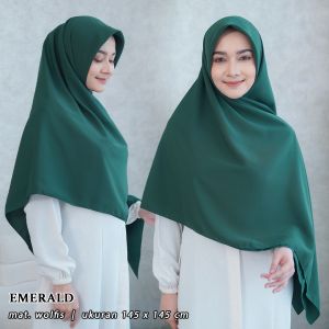 Hijab segi empat wolfis hijau emerald