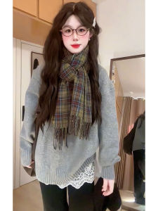 เสื้อสเวตเตอร์คอกลมแขนยาวลายดอกไม้สีเทาอ่อนนุ่มๆ สไตล์นักศึกษา ทรงหลวมๆ สวมใส่สบาย ผ้าฝ้ายผสมโพลีเอสเตอร์