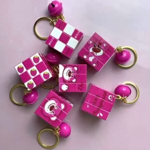 Đồ chơi móc khóa rubik rubic 3x3 hoạt hình gấu dâu khủng long vàng siêu quậy thỏ tím pikachu người nhện ... đáng yêu