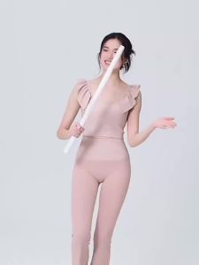 SKINOFSKIN | Outwear Capable Sports Bra with Fixed Pads and Flutter Sleeves Shaping Sport Vest