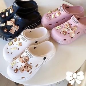 LHMonday ใหม่ กริบ ตัวการ์ตูนติดรองเท้าแฟชั่น ตัวการ์ตูนจิ๊บบิท มาแล้วกับการรอคอยที่แสนนาน เรามีตัวการ์ตูนขายแยกแล้วจ้า ชอบลายไหนเลือกกันได้เลย มีให้เลือกหลายแบบมาก แนะนำเลยจ้า