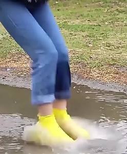 ถุงเท้ากันน้ำ ซิลิโคนคลุมรองเท้า กันน้ำ กันฝุ่น ที่คลุมรองเท้า มี 2 ขนาดให้เลือก ถุงคลุมรองเท้า กันนํ้าได้รอบด้าน มีความยืดหยุ่นสูง ไม่เสียรูปทรง