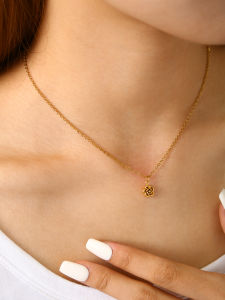 Fashion Simple Elegant Temperament Senior Sense Of Stainless Steel 18K Gold-Plated Rose Pendant Necklace WomenS Jewelry