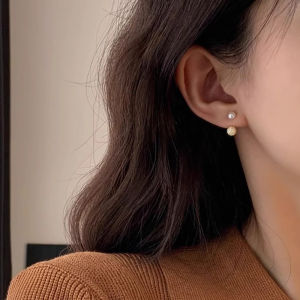 ต่างหูไข่มุกสไตล์ฝรั่งเศสย้อนยุคแบบติดหลังประดับเพชร ต่างหูสไตล์เรียบง่ายแบบเย้ายวนใจ ต่างหูแบบเรียบง่ายระดับไฮเอนด์