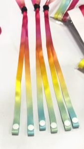 สายคล้องแมส ลายรุ้ง ขนาด 1 cm สายมuความยาว 85 cm มี3จำนวน ให้เลือกซื้อราคาถูกมาๆค่ะ ซื้อไว้ใช้ดูแลสุขภาพด้วยกันนะคะ