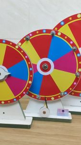 Vòng quay trúng thưởng 8 ô may mắn họa tiết đa sắc làm sự kiện xổ số chương trình sale khuyến mãi