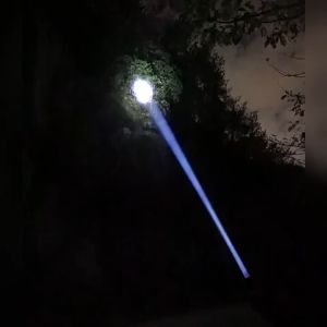 lampu suluh LED Flashlight Zoomable USB Rechargeable Torch Light Super Bright 100000lm