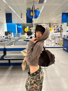 เสื้อแจ็คเก็ตคาร์ดิแกนคอตตอนลายทางสไตล์อเมริกันย้อนยุคสำหรับผู้หญิง ทรงสลิมฟิต ทรงสั้น พร้อมฮู้ด แฟชั่นฤดูใบไม้ร่วง