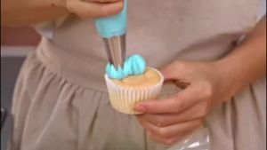 54PCS Cake Decorating Kit Food-Safe Stainless Steel Piping Tips Turntable Baking Tools for Frosting Icing Pastry Home DIY Baking