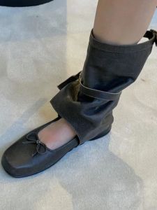 รองเท้าบัลเลต์แบบมีสายรัดผีเสื้อสำหรับผู้หญิง ฤดูร้อน 2025 รองเท้าบู๊ทครึ่งแข้งแบบพับได้ ทรงเข้ารูป ด้านนอกเป็นหนัง PU ด้านในเป็นยาง