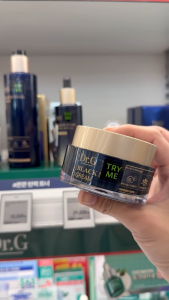 Dr.G Black Snail Cream là kem dưỡng ẩm chống lão hóa nổi tiếng của thương hiệu Dr.G Hàn Quốc