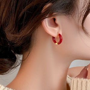 Retro Milk White Drip Glaze Womens Fashion High-End Sensation Earrings 2025 New Popular Individual Versatile Ear Jewelry