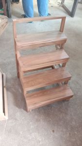 4ชั้นไม้บันไดเล็ก ราคาถูกกว่าหน้าร้าน สุง50 กว้าง35 ลึก 40ซม