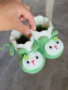 รองเท้าไหมพรมถักด้วยมือแท้สำหรับเด็กทารกแบบใหม่ฤดูใบไม้ผลิและฤดูใบไม้ร่วงรองเท้าพื้นนิ่มลายกระต่ายน้อยน่ารักผลิตภัณฑ์สำเร็จรูป