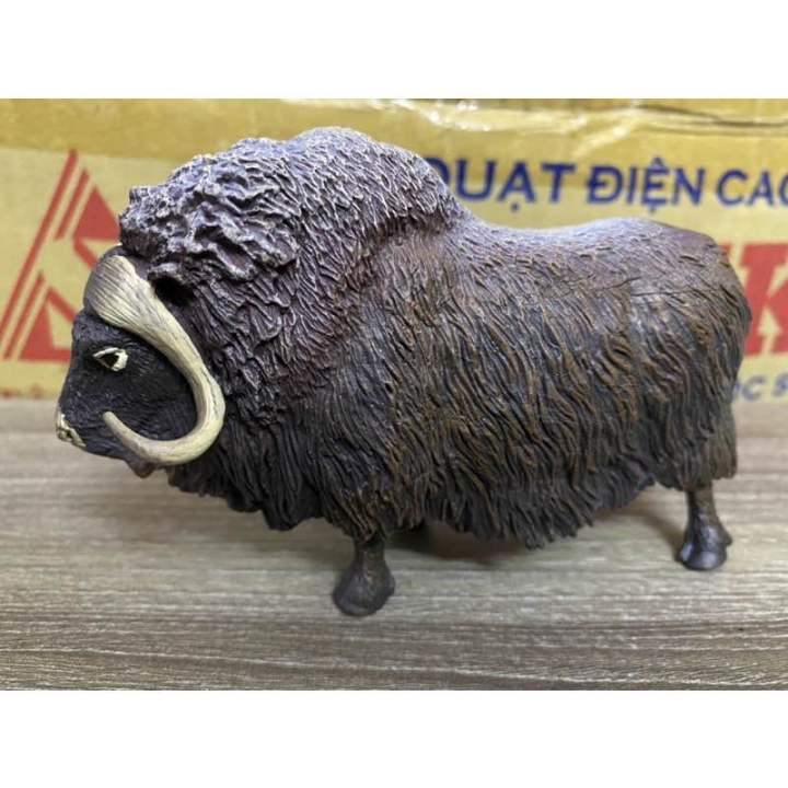 Mô hình động vật Bò Xạ Hương ( Musk Ox) đẹp sắc sảo như hình , làm rất ...