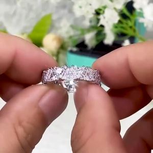 Huitan Luxury Wedding Band Promise Rings for Women Unique Triangle Cubic Zirconia Design Top Quality New Trendy Jewelry Dropship