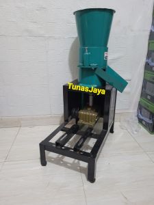 Mesin Cetak Pelet Ikan pakan Ternak 3Roler+Mesin Penggerak Solar