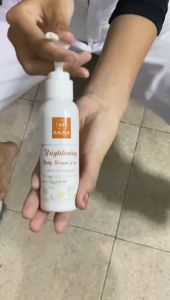 TONER BADAN AMPUH PREMIUM ZR Body Serum 100ML Whitening & Moisturizing | Serum Pemutih Badan 100ML TONER BADAN TONER ANGKAT DAKI BRIGHTENING BODY TONER ZR EUNA RAZARA SKINCARE Mencerahkan Penyegar Extract Niacinamide Brightening Body Serum 2 in 1 | Serum