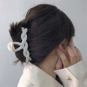 Korean Fashion Simple Hair Clips Plastic Claw Clips for Women Shark Clip Twist Bath Hairpin Woman Hair Accessories