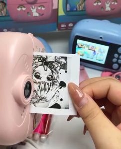 P1 กล้องถ่ายภาพเด็กแบบการ์ตูนมัลติฟังก์ชั่นพร้อมพิมพ์ภาพได้และกล้องขนาดเล็กพกพาสะดวก มาพร้อมกระดาษความร้อน 3 ม้วน สี สายคล้องคอ และของเล่นสำหรับเด็ก