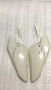 Ốp hông 2 bên dưới yên sau xe điện Michi A6 xe 2 yên xe cỏ (nhựa nguyên sinh không màu)